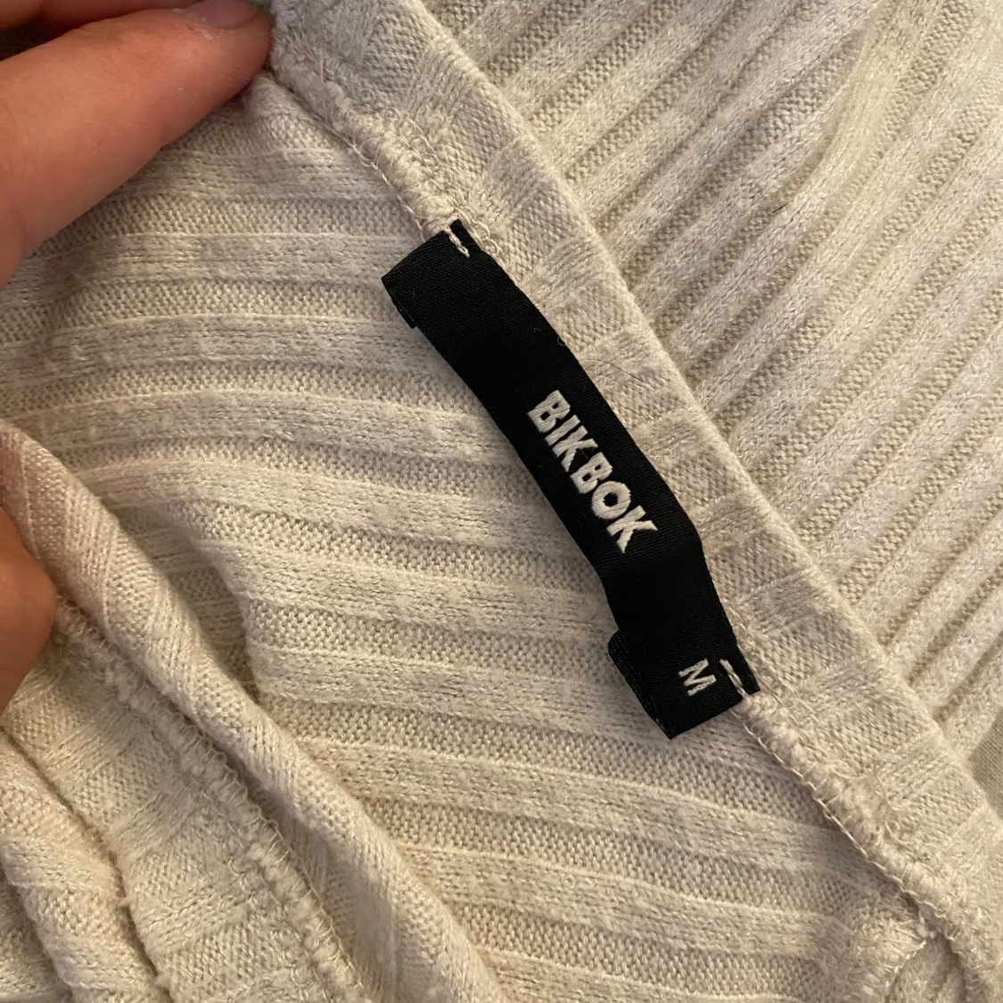 Lång ribbad klänning från Bik Bok - 2