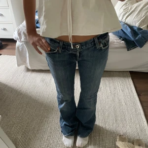 Luckybrand låga jeans  - Innebentslängd: 74 cm Midjemått: 40 cm 💕