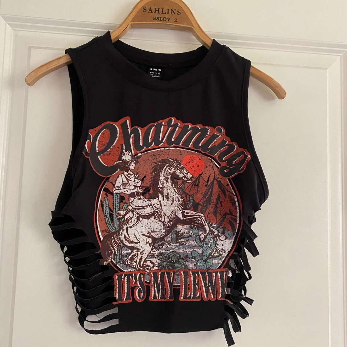 Svart crop top med cowboy-tryck Shein - 1