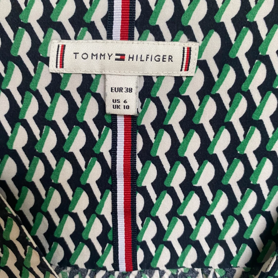 Mönstrad blus från Tommy Hilfiger - 3