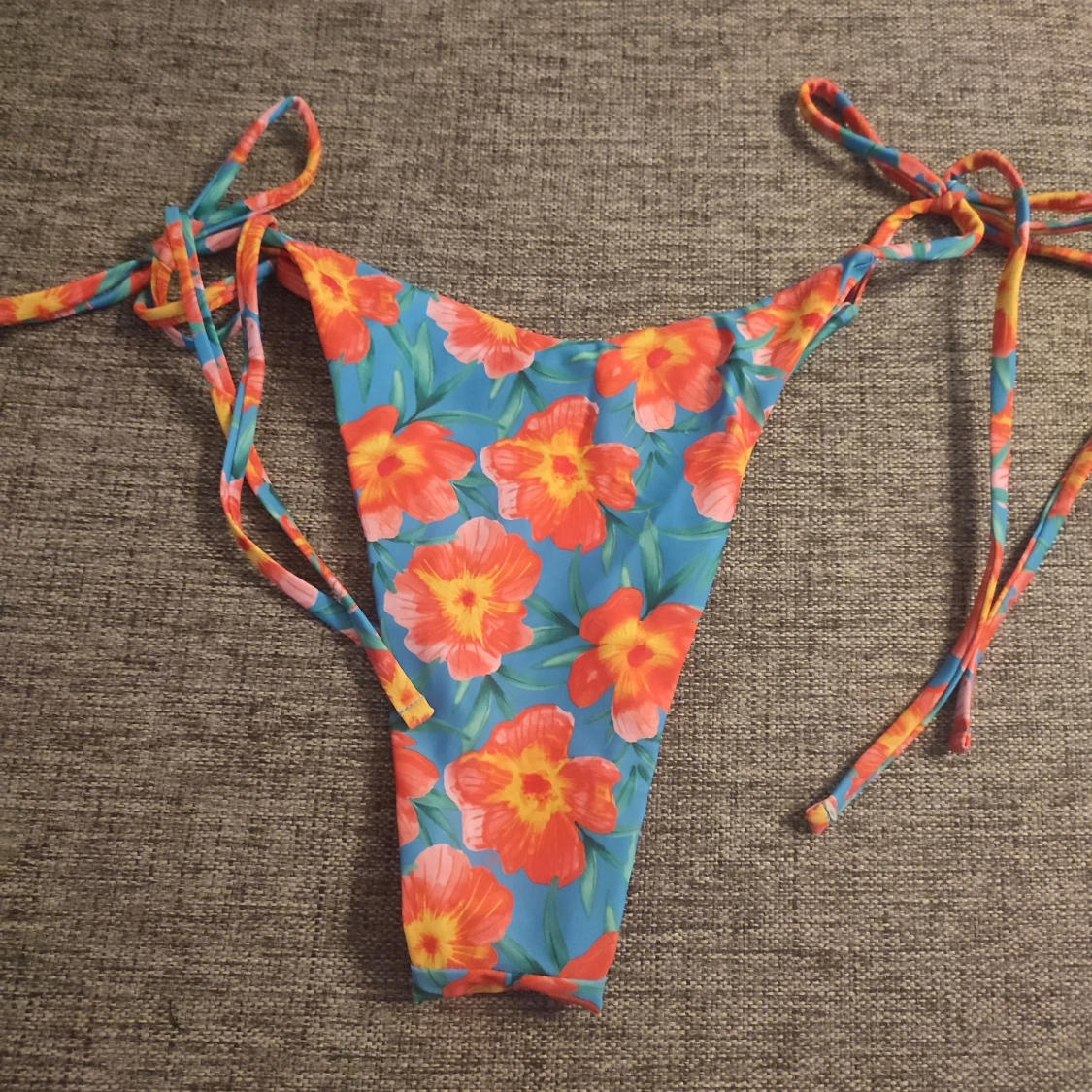 Somrig bikinitrosa i storlek S - 4