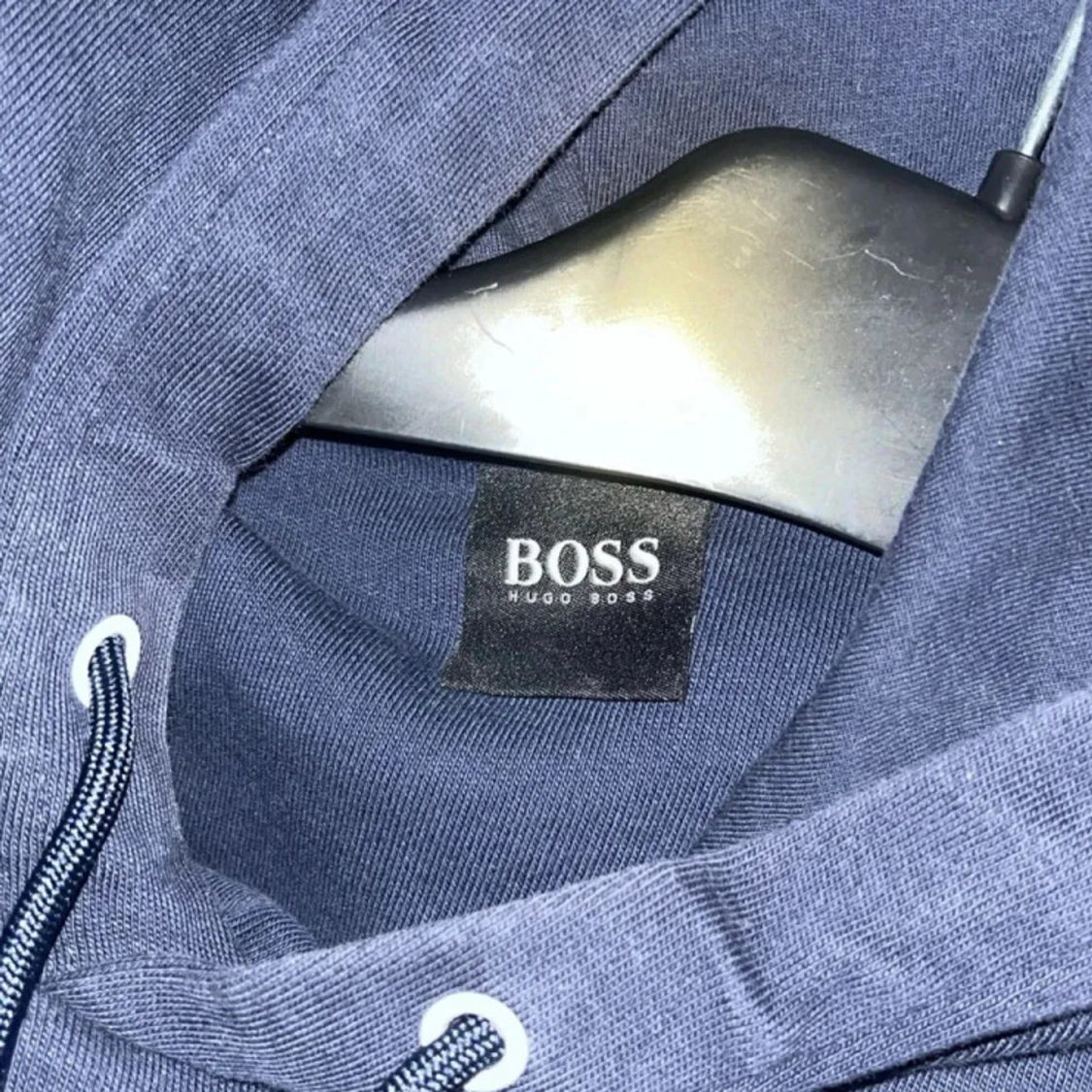 Blå hoodie från Hugo Boss med logga - 1
