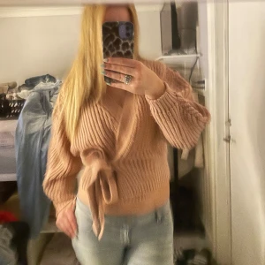 Rosa twist stickad topp - Köpt på vinted, aldrig kommit till användning