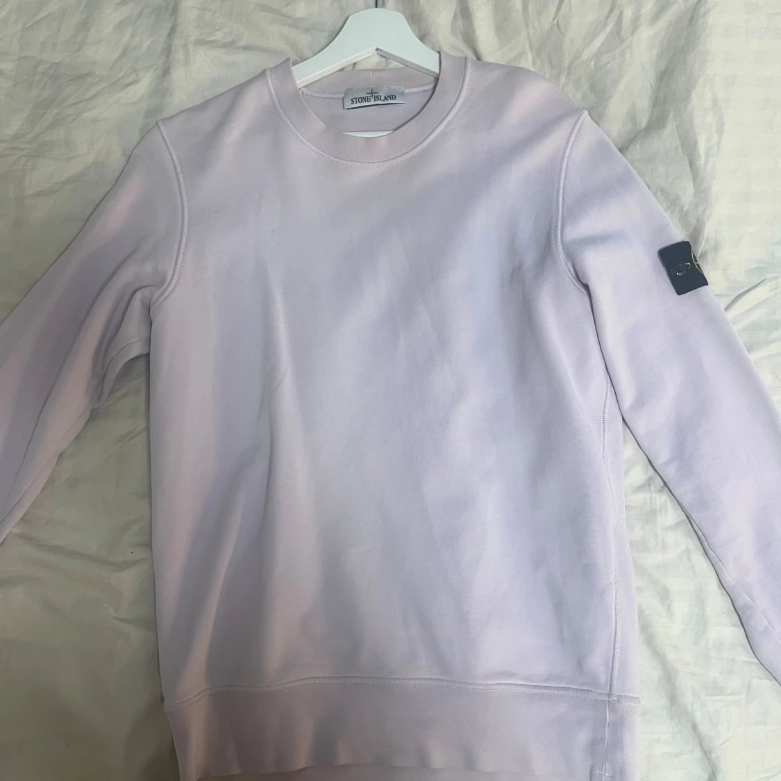 Ljuslila sweatshirt från Stone Island