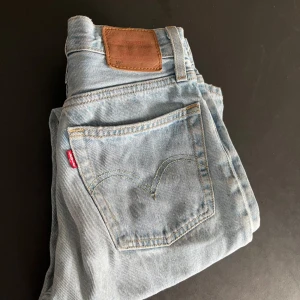 Levis 501 ljusblå jeans - Klassiska Levis 501 jeans i ljusblå färg