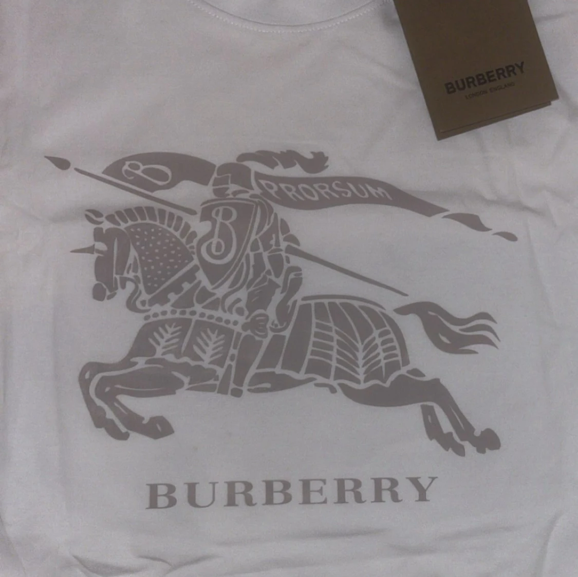 Burberry T-shirt passar som S - 1