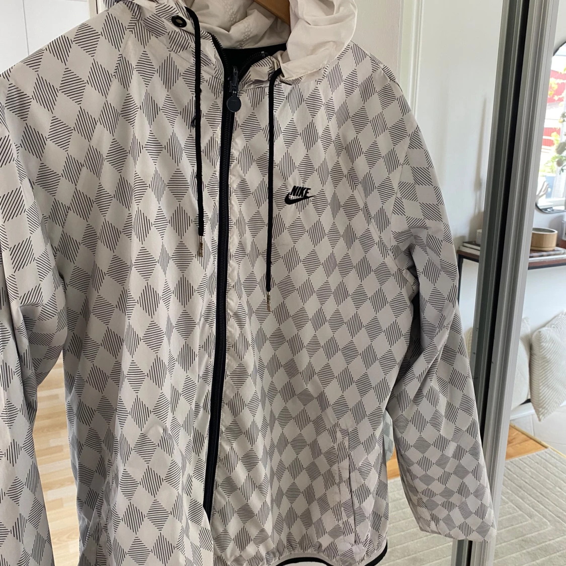 Svart och vit vindjacka från Nike - 1