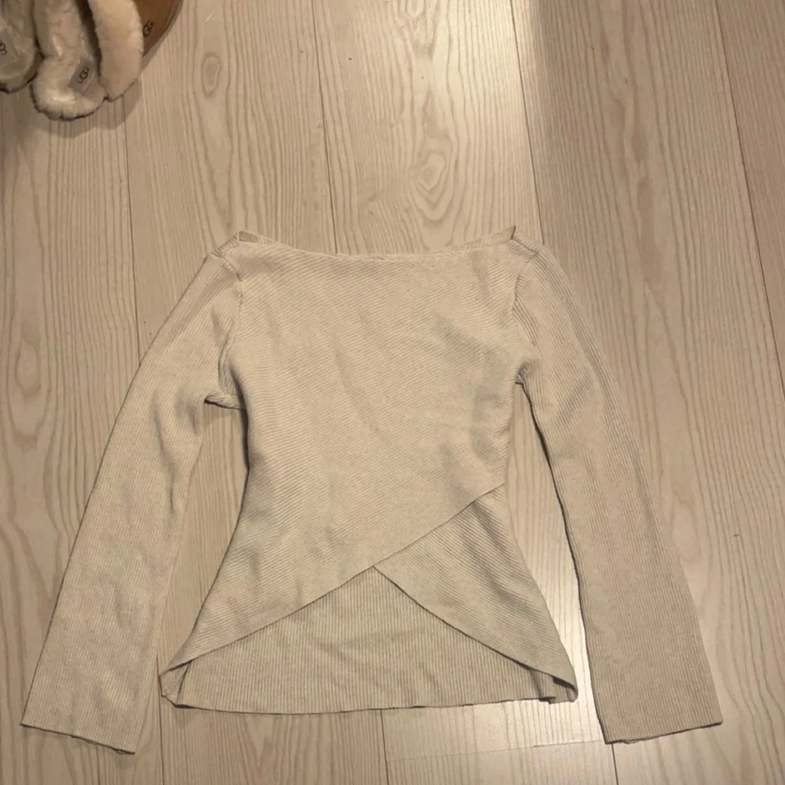 Stickad omlotttopp - 1