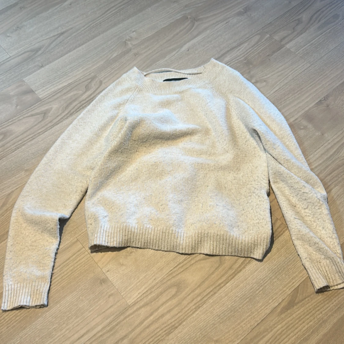 Beige stickad tröja från Vero Moda