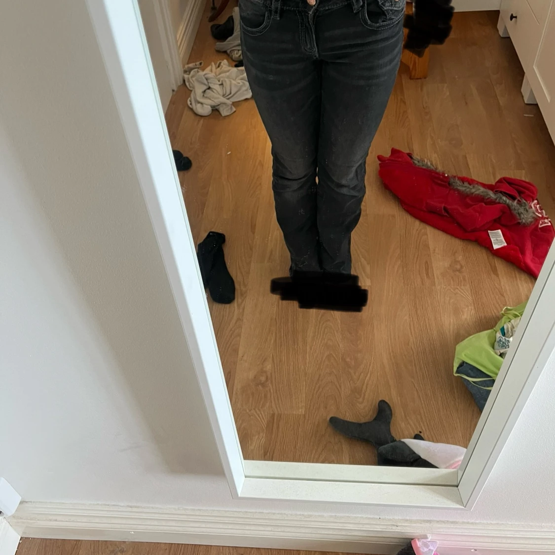 Svarta bootcut jeans från Gina Tricot - 3