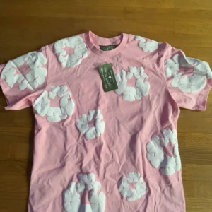 Rosa denim Tears T-shirt  - Helt ny, storlek S