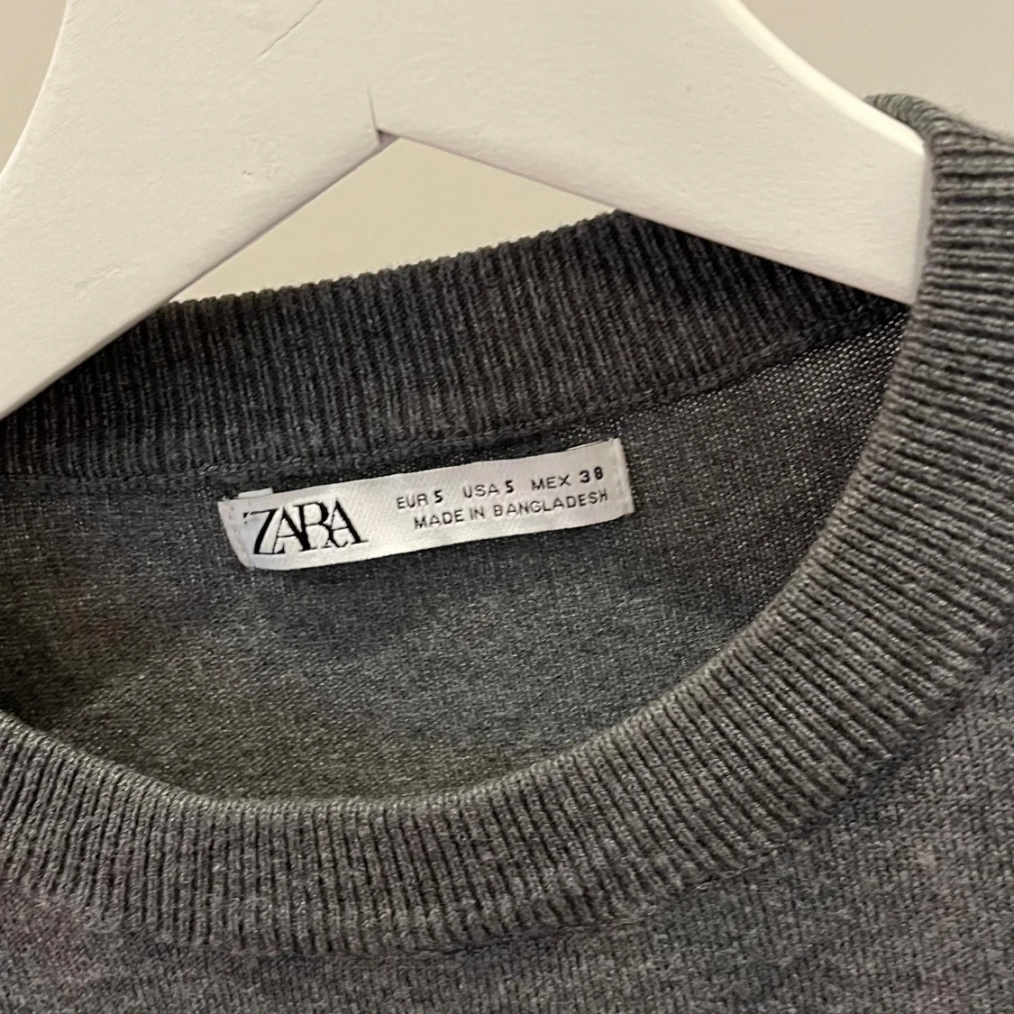 Mörkgrå tröja från Zara - 2