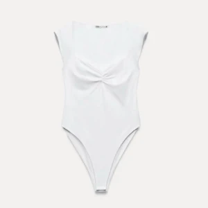 Vit body - Supersöt slutsåld vit body från Zara 🩷