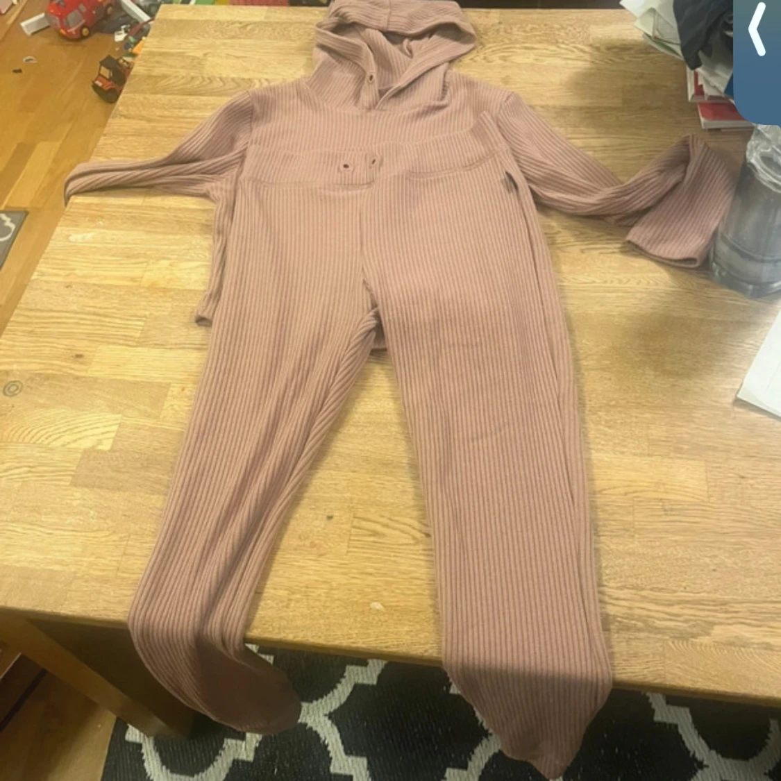 Rosa ribbad onesie med huva - 1