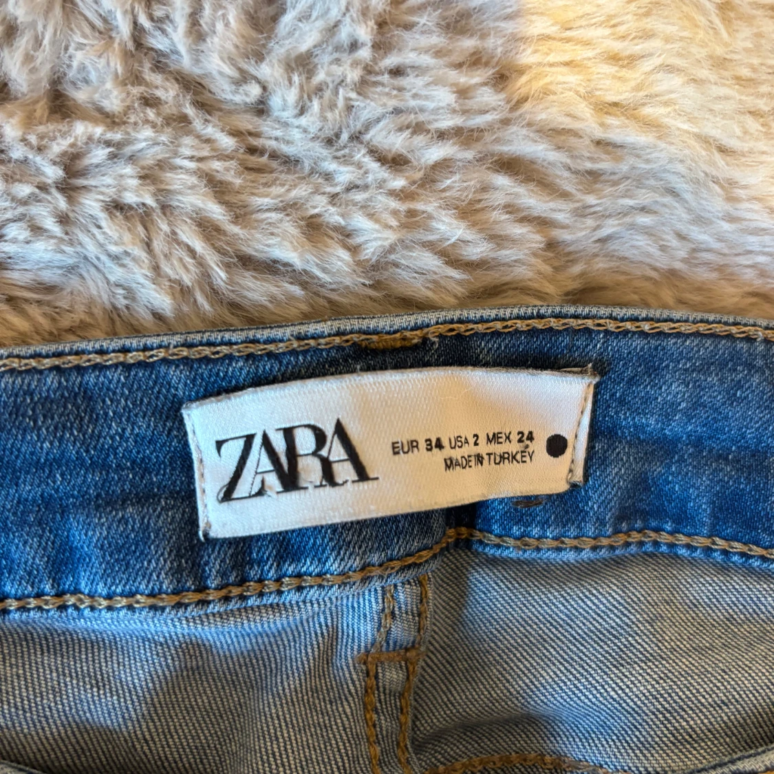 Blå bootcut jeans från Zara - 2