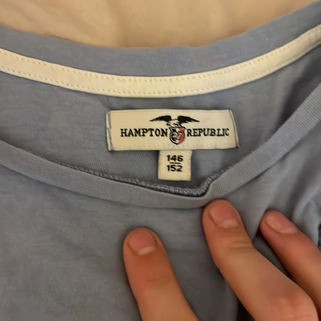 Ljusblå topp från Hampton Republic - 2