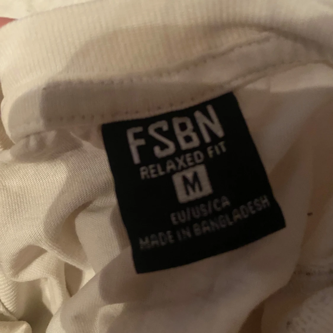 Vit t-shirt med graffiti-tryck från FSBN - 2