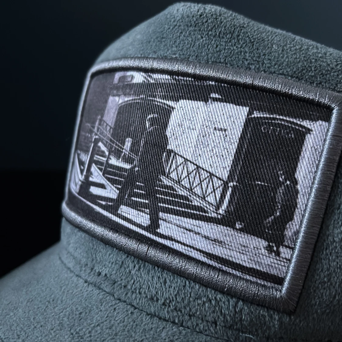 Grå keps från Emilio Pendenza med svartvitt motiv - 1