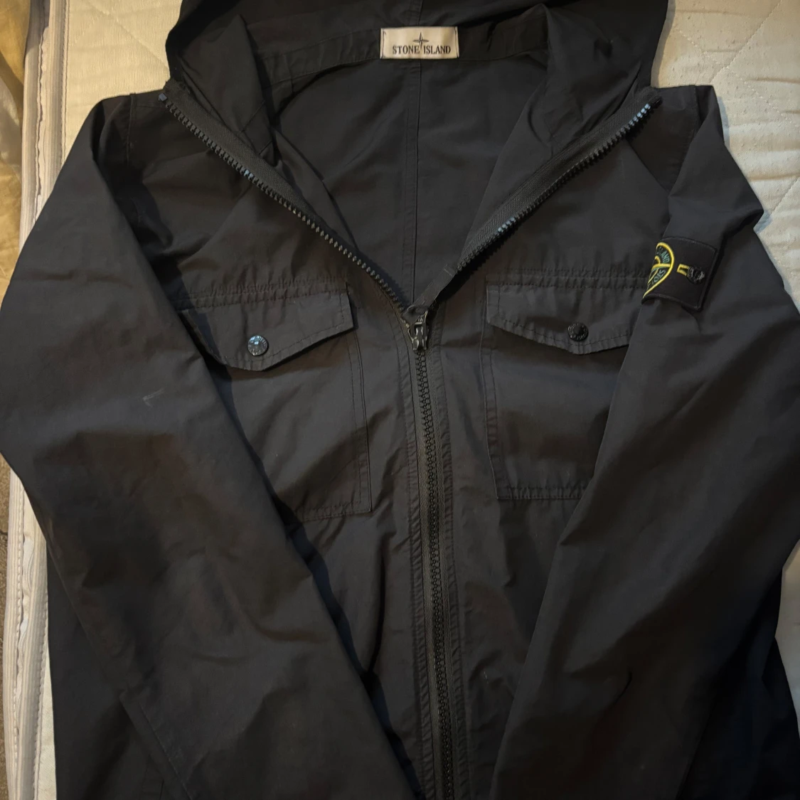 Svart vindjacka från Stone Island