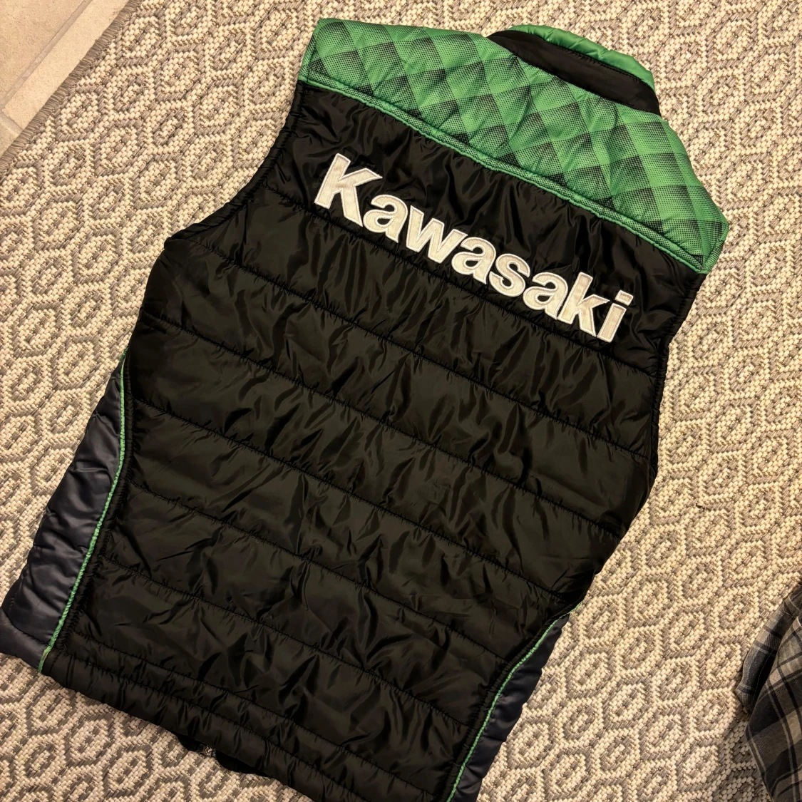 Svart och grön dunväst från Kawasaki - 1