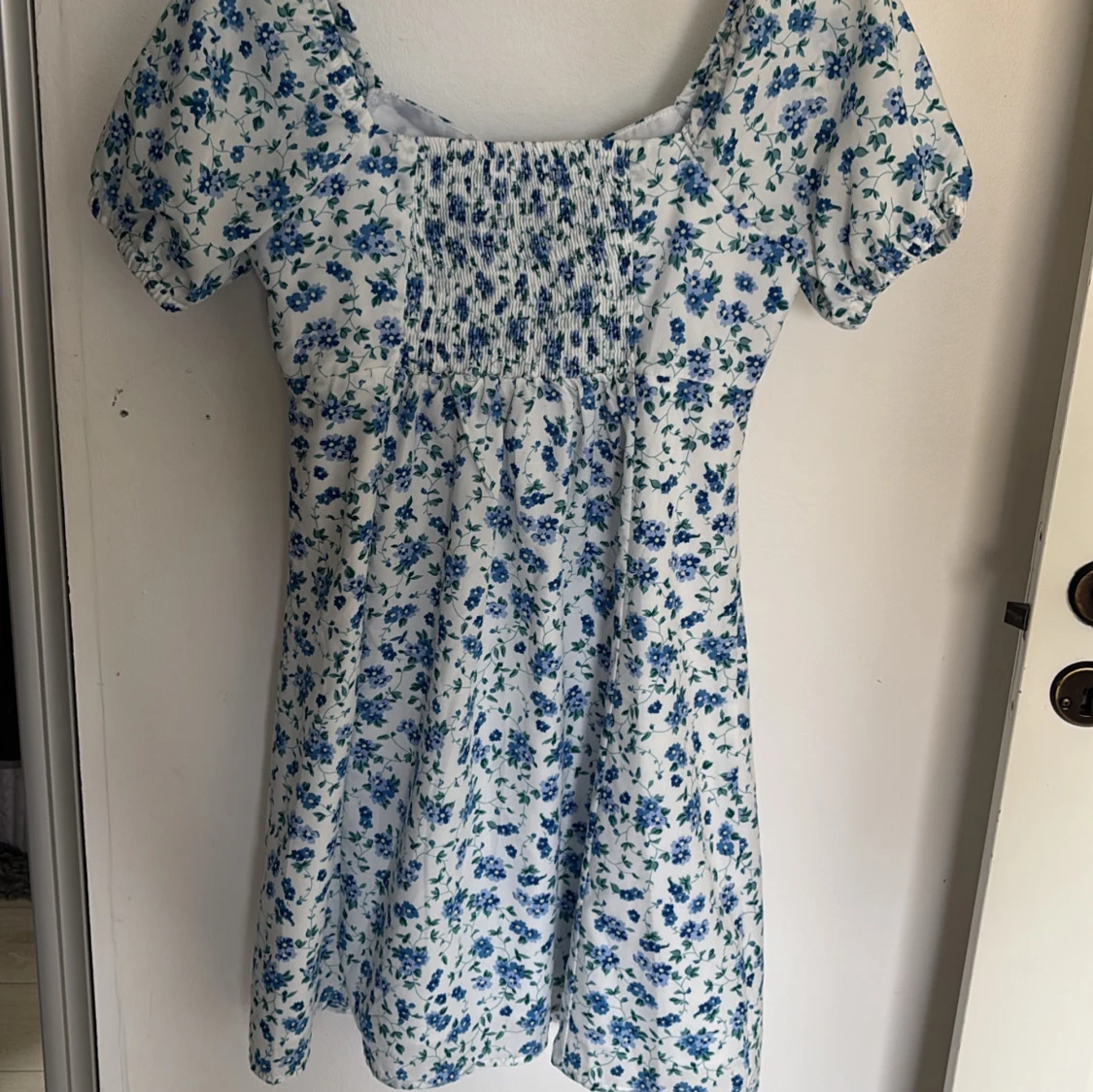 Blommig klänning  - 3