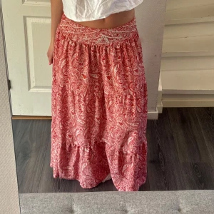 Långkjol  - Superfin långkjol från Zara som inte säljs längre🌺