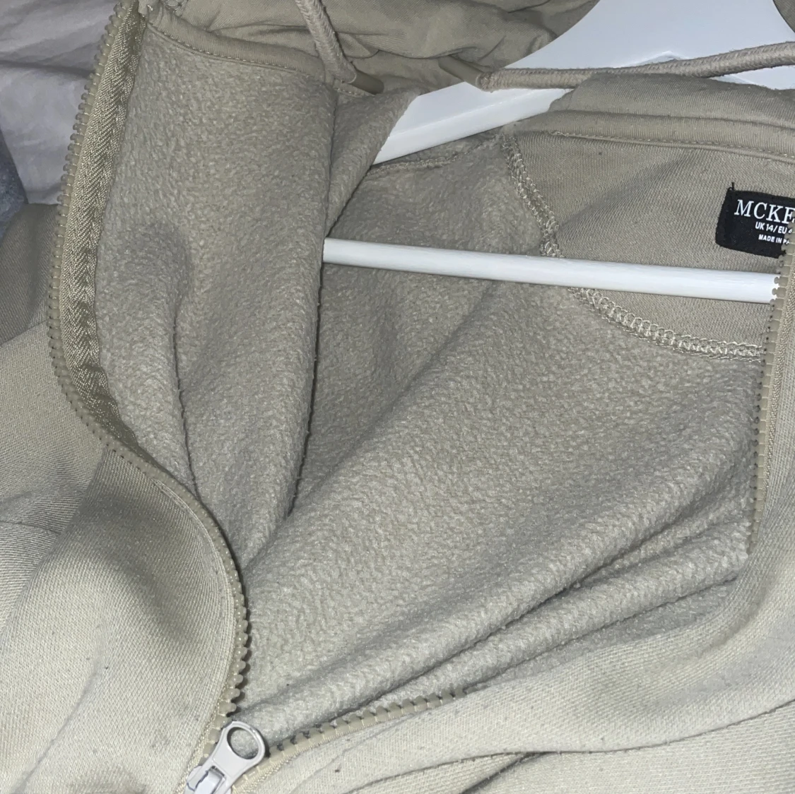 Grå och beige hoodies från Andy och McKenzie - 4