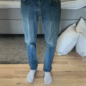 Woodbird Jeans - Säljer mina woodbird jeans med en straight passform. Jeansen är i väldigt bra skick. Storlek: W28 L32. Hör av er vid frågor! 