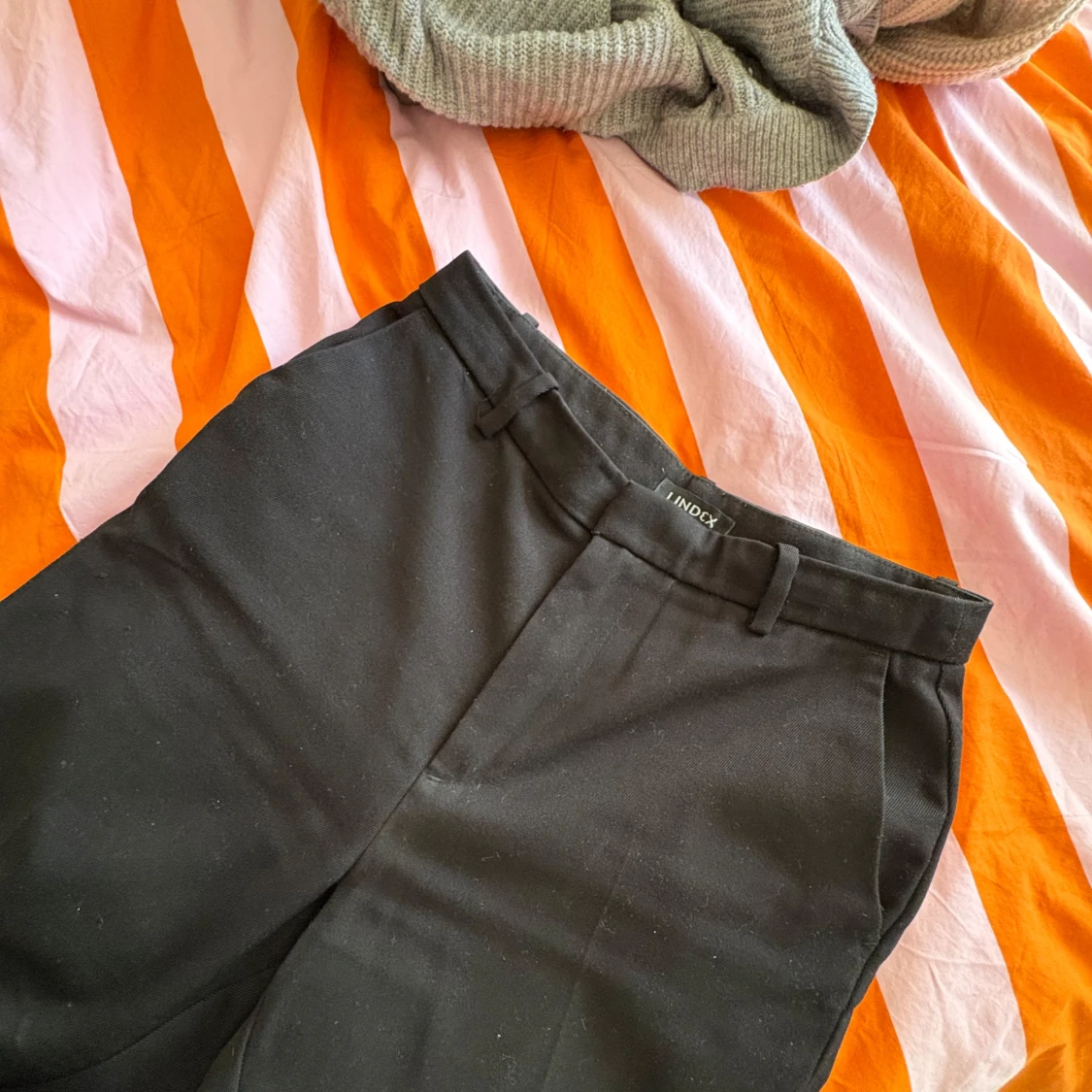 Svarta byxor med bootcut - 1