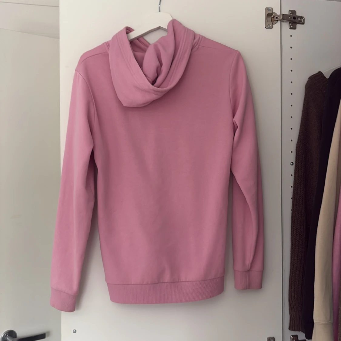 Rosa hoodie från Peak Performance - 1