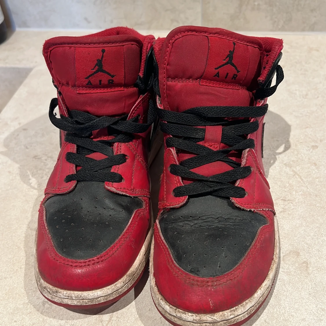 Röda och svarta Nike Air sneakers - 2