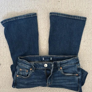 Blå bootcut jeans - Snygga jeans som är bootcut💕 Skriv om du har frågor, pris kan diskuteras!