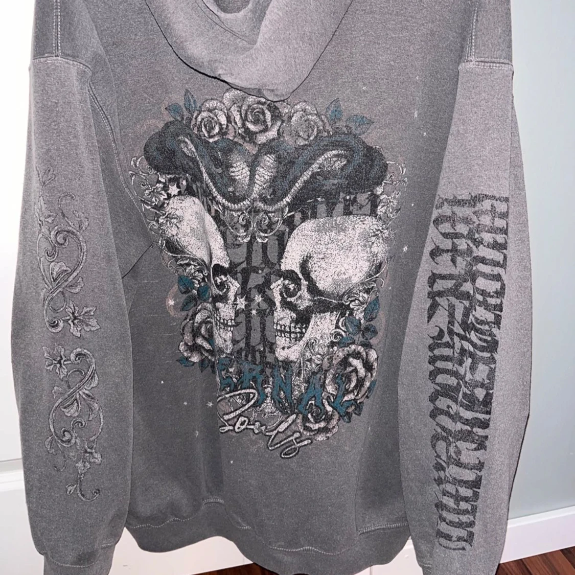 Grå hoodie från Urban Outfitters