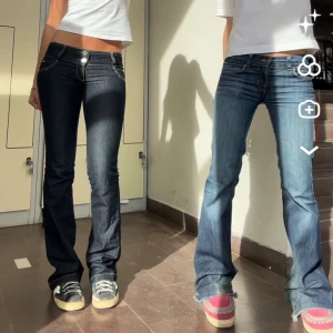 Lågmidjade jeans - Jeansen till vänster. Långa på mig som är 168