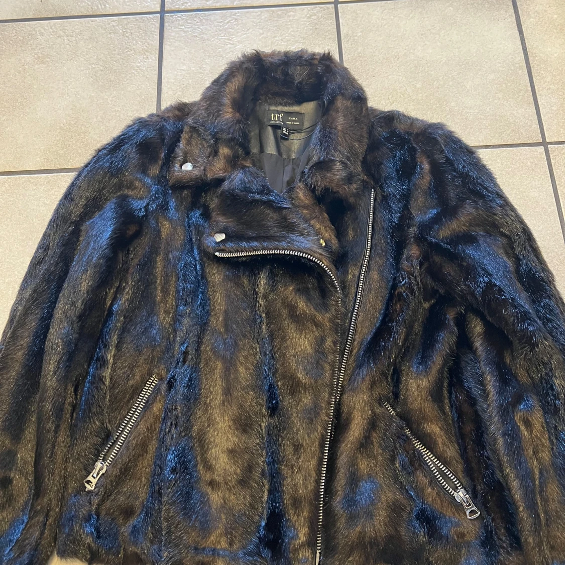 Svart pälsjacka från Zara - 2