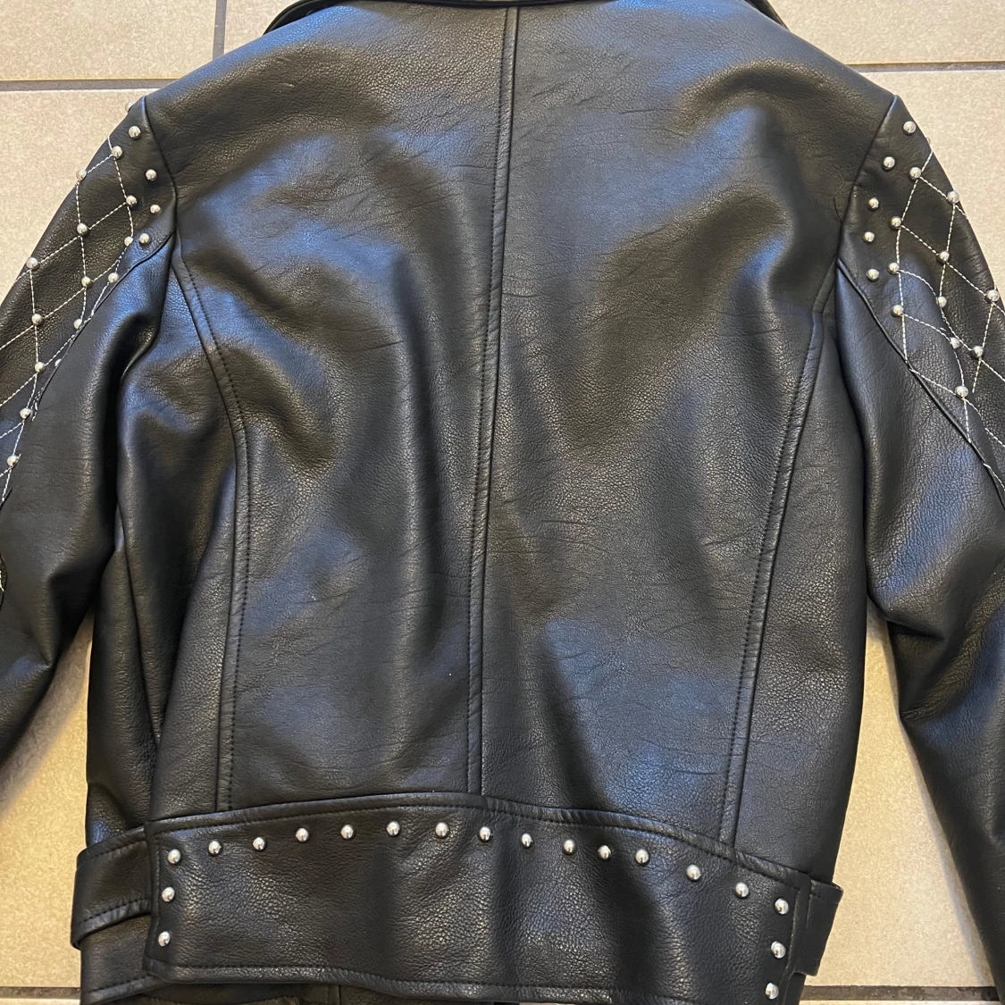 Svart skinnjacka från Amisu - 4