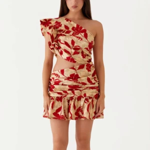 Peppermayo klänning - Klänning från Peppermayo med cut out i sidan, storlek 34. Nyskick med lapp på 