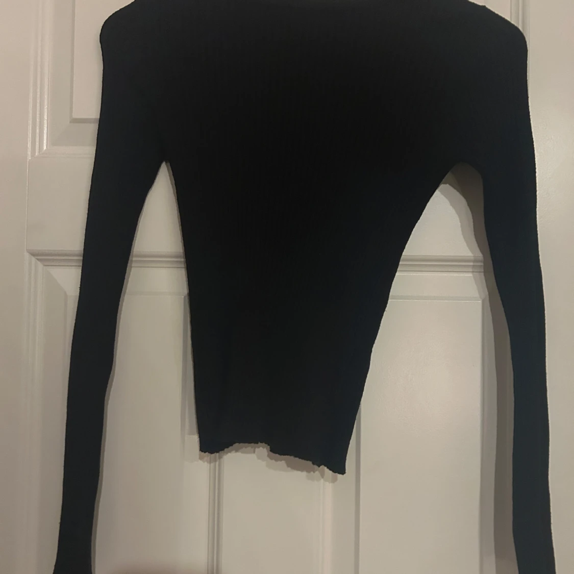 Svart ribbad långärmad tröja
