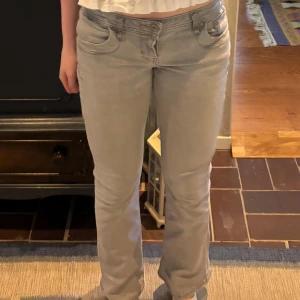 LTB Valerie 28/32  - Ljusgråa LTB Valerie jeans 28/32, lågmidjade och bootcut i fint skick.