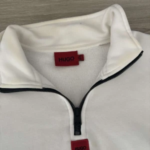 Hugo Boss Fleece tröja - Hej! Säljer nu min fina Hugo boss fleece tröja som jag växt ifrån. Kan hämtas eller fraktas