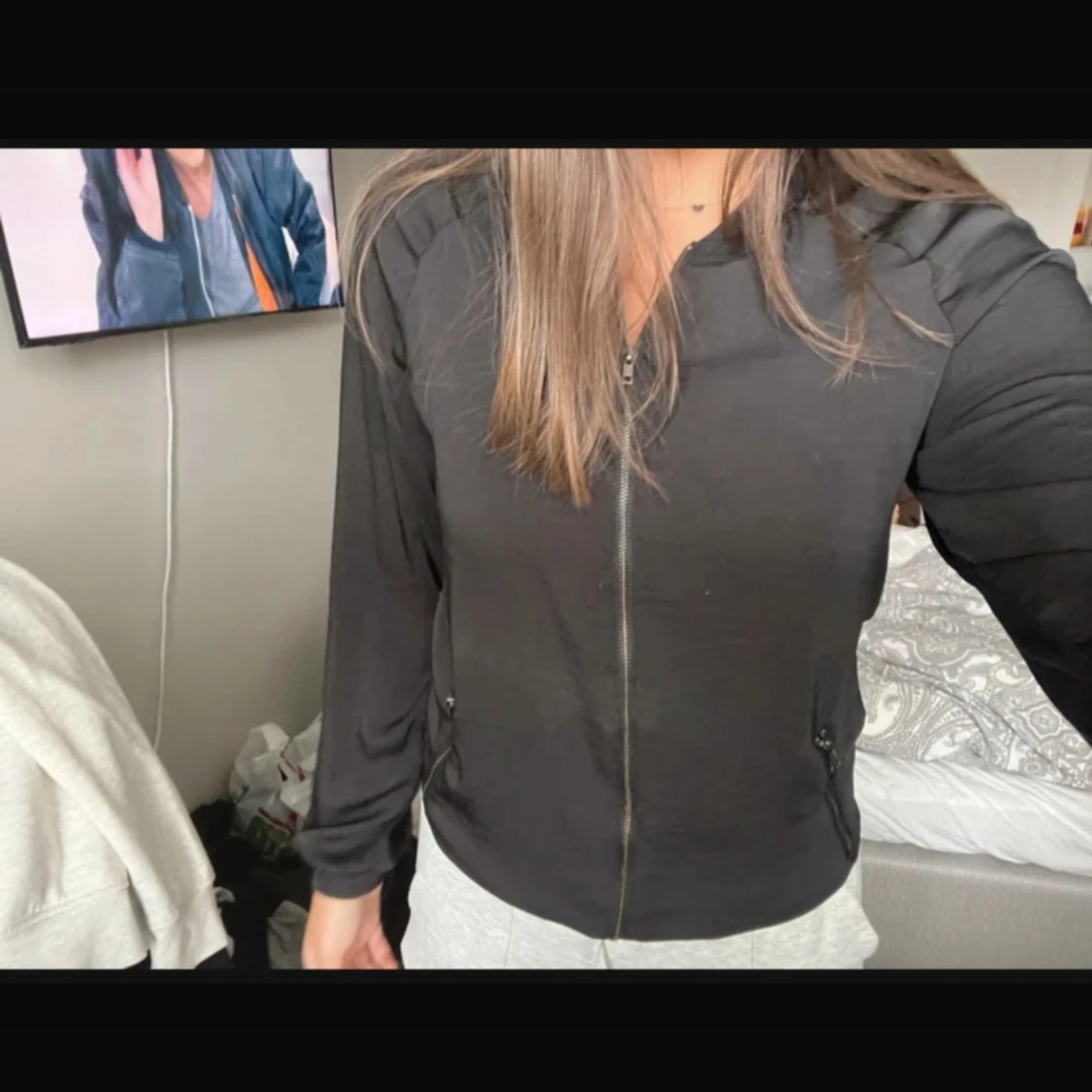 Svart jacka med dragkedja - 1