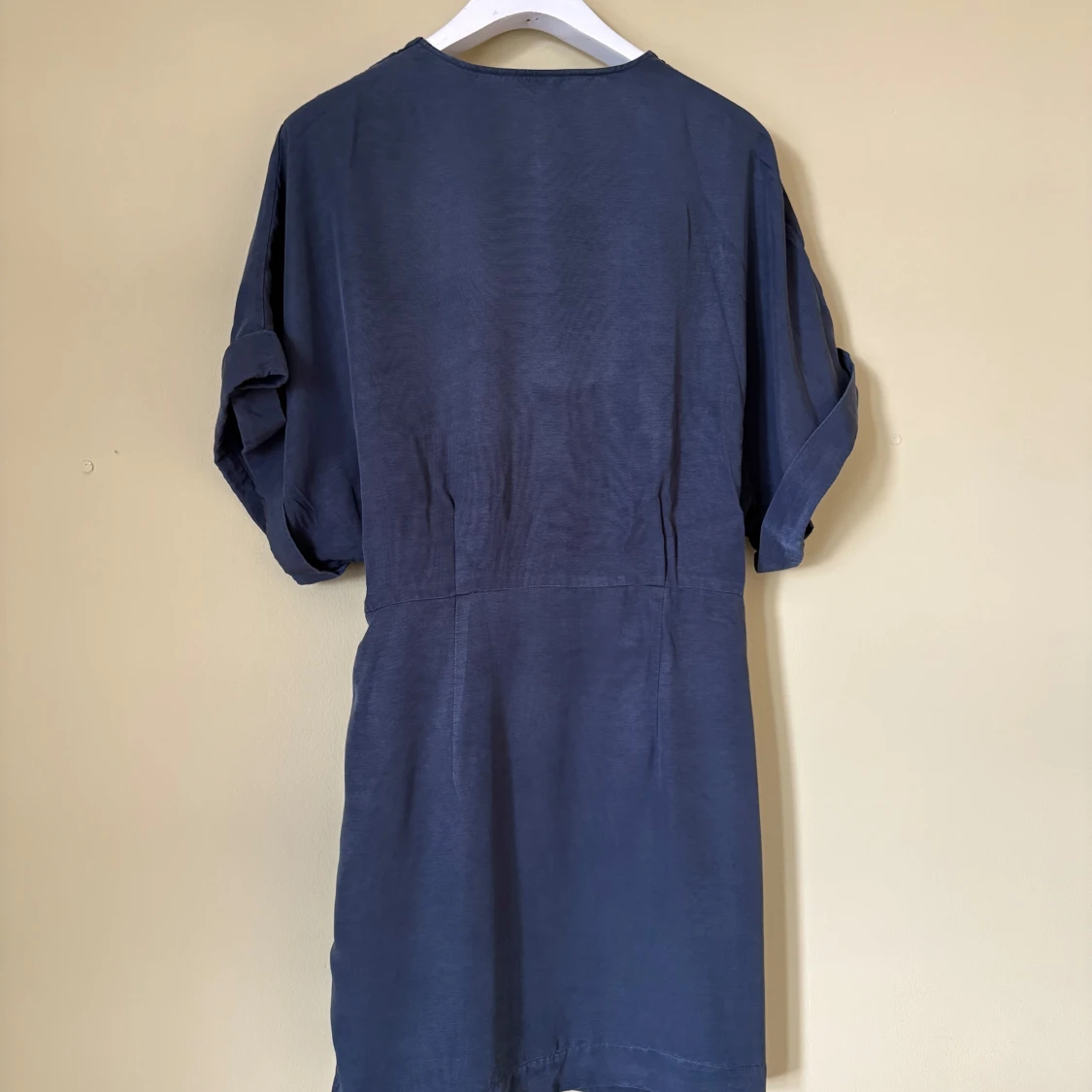 Blå omlottklänning från & Other Stories - 2