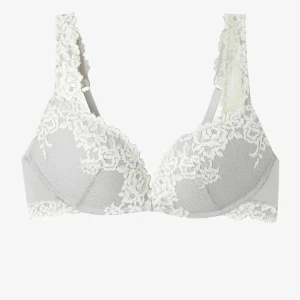 Intimissimi bh - Har en grå och en vit!!! Sparsamt använda! 1 =250. 2= 400