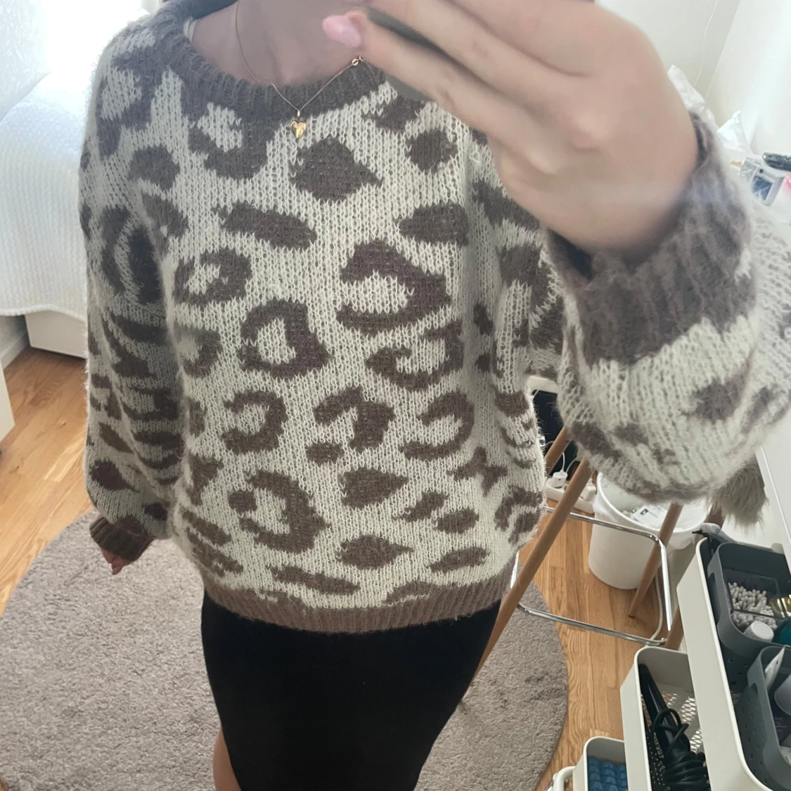 Beige stickad leopardtröja - 1