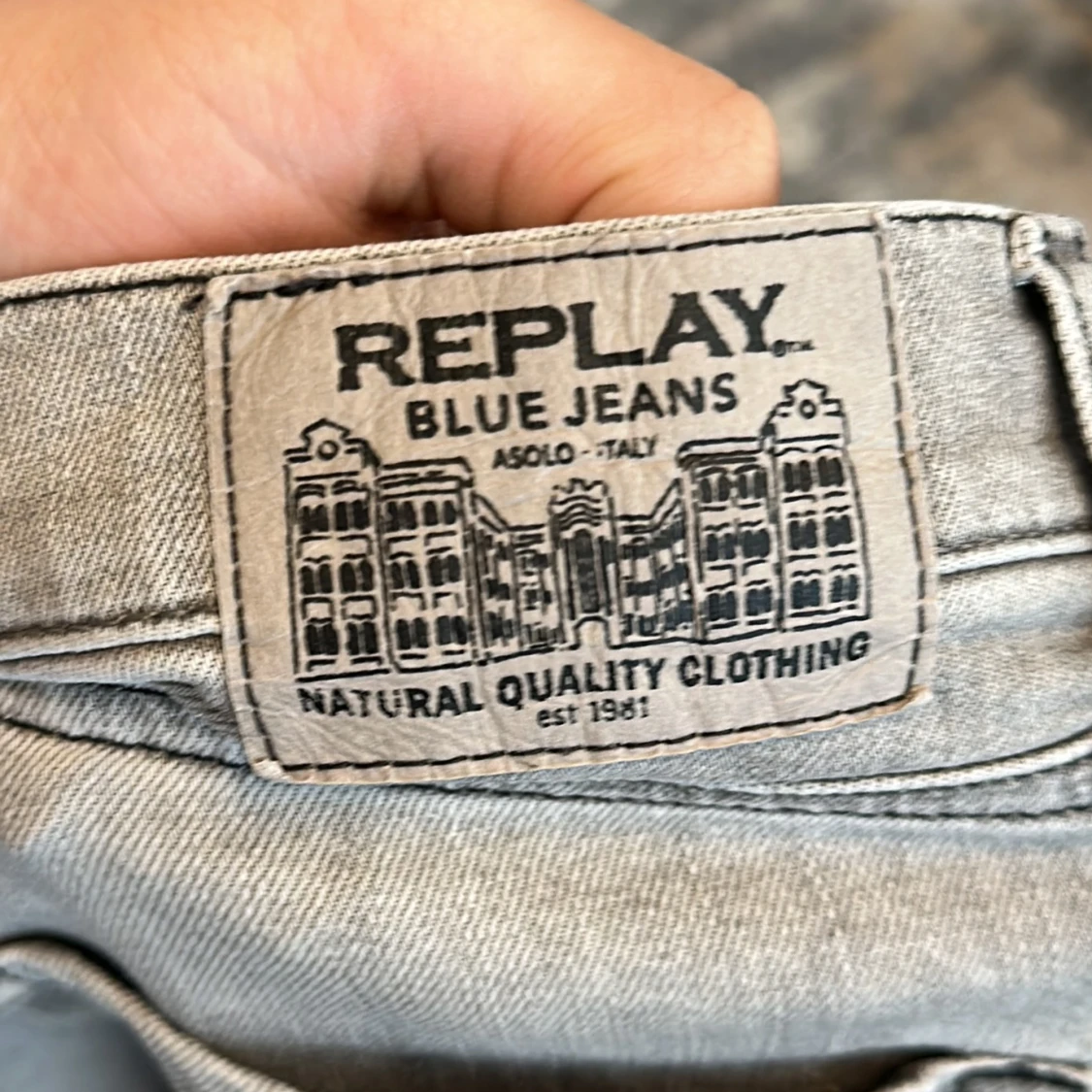Ljusgrå jeansbyxor från Replay - 3