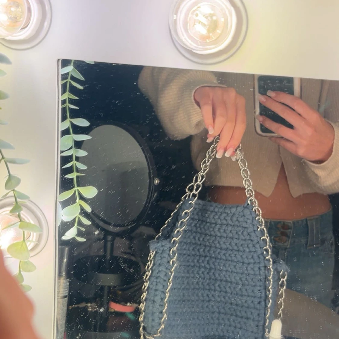 Stickad blå axelväska med kedja - 1