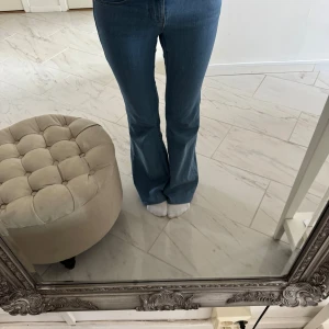 Only jeans - Jätte snygga lågmidjade flare jeans från märket only. Passar perfekt i längden på mig som är 163😊