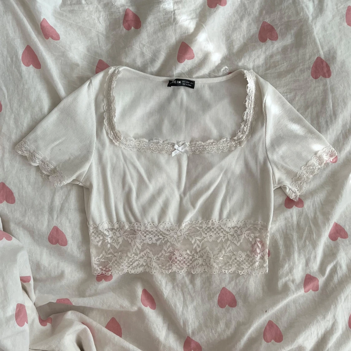 Vit croppad topp med spets