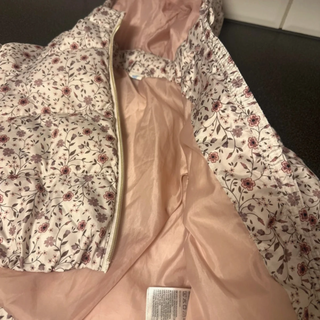 Blommig pufferjacka med huva - 2