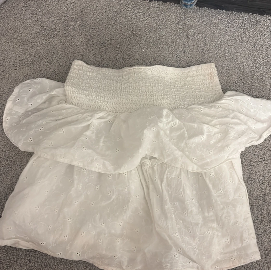 Vit volangkjol från KappAhl